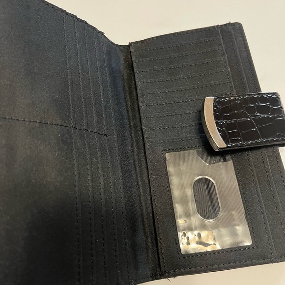 Non branded croc embossed women’s fashion wallet - Picture 3 of 8